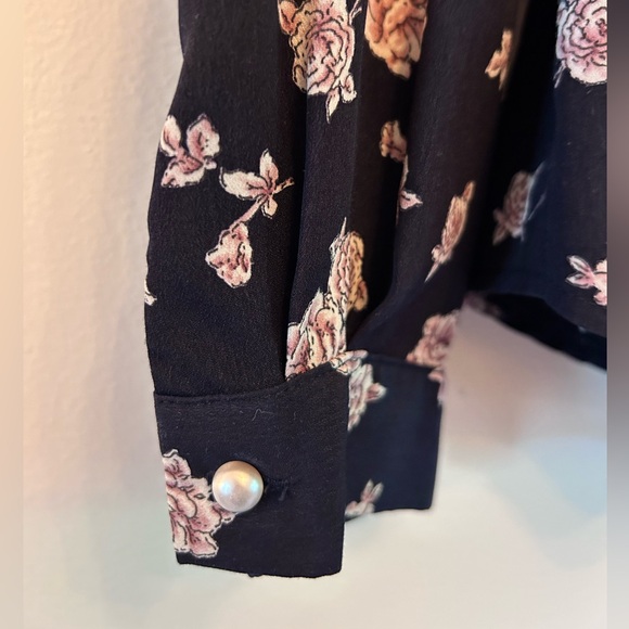 Navy floral blouse with pearl buttons - Picture 3 of 5
